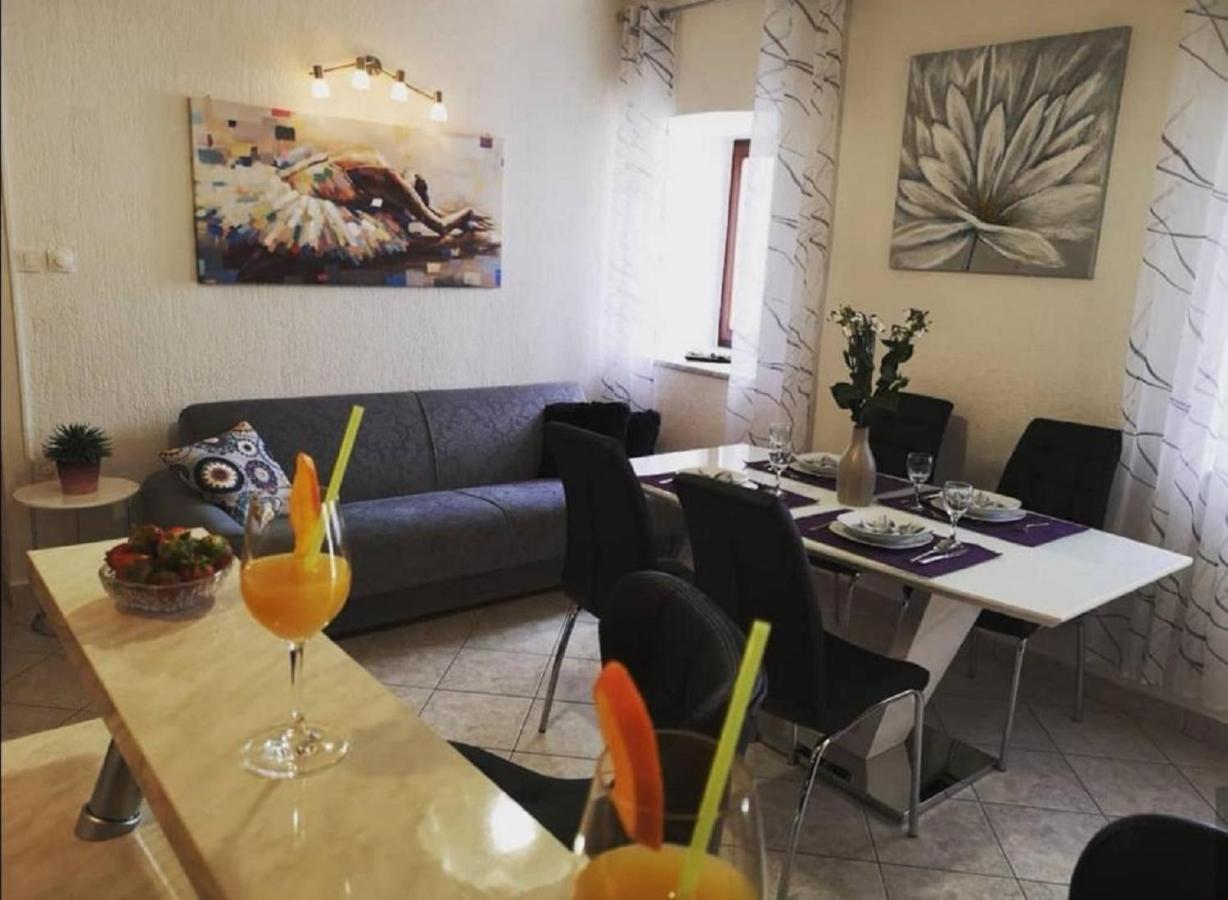 Holiday House Pasjak Sapjane ภายนอก รูปภาพ