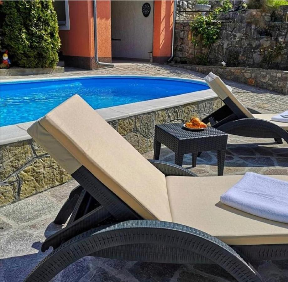 Holiday House Pasjak Sapjane ภายนอก รูปภาพ