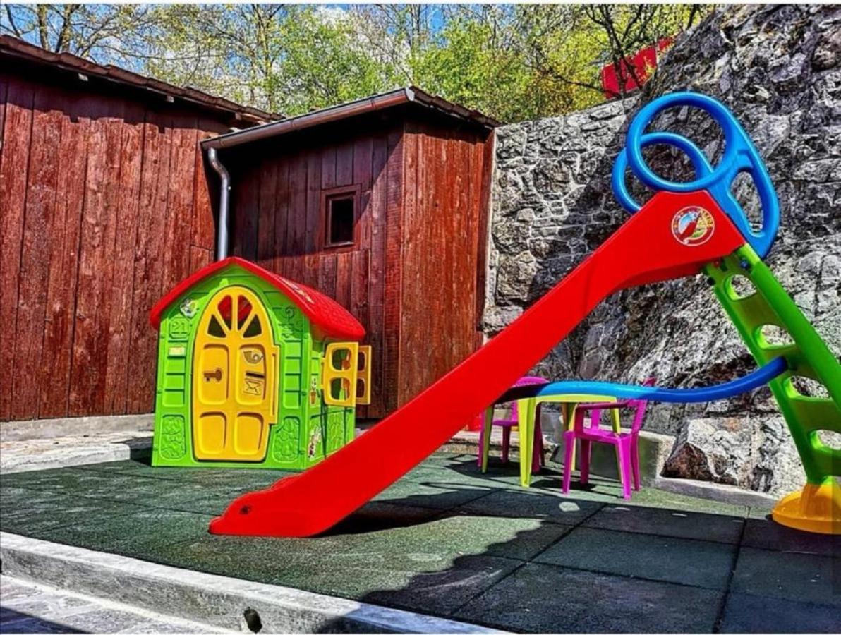 Holiday House Pasjak Sapjane ภายนอก รูปภาพ